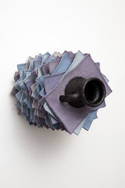 Perino & Vele - Grande Elpìs, 2014
papier-mâchè, fibreglass, bitumen (52 sheets)
cm 54 x 47 x 47