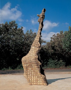 Perino & Vele - Cappotto Grande, 1997
papier-mâché, fibreglass, asphalt
cm 560 x 200 x 120